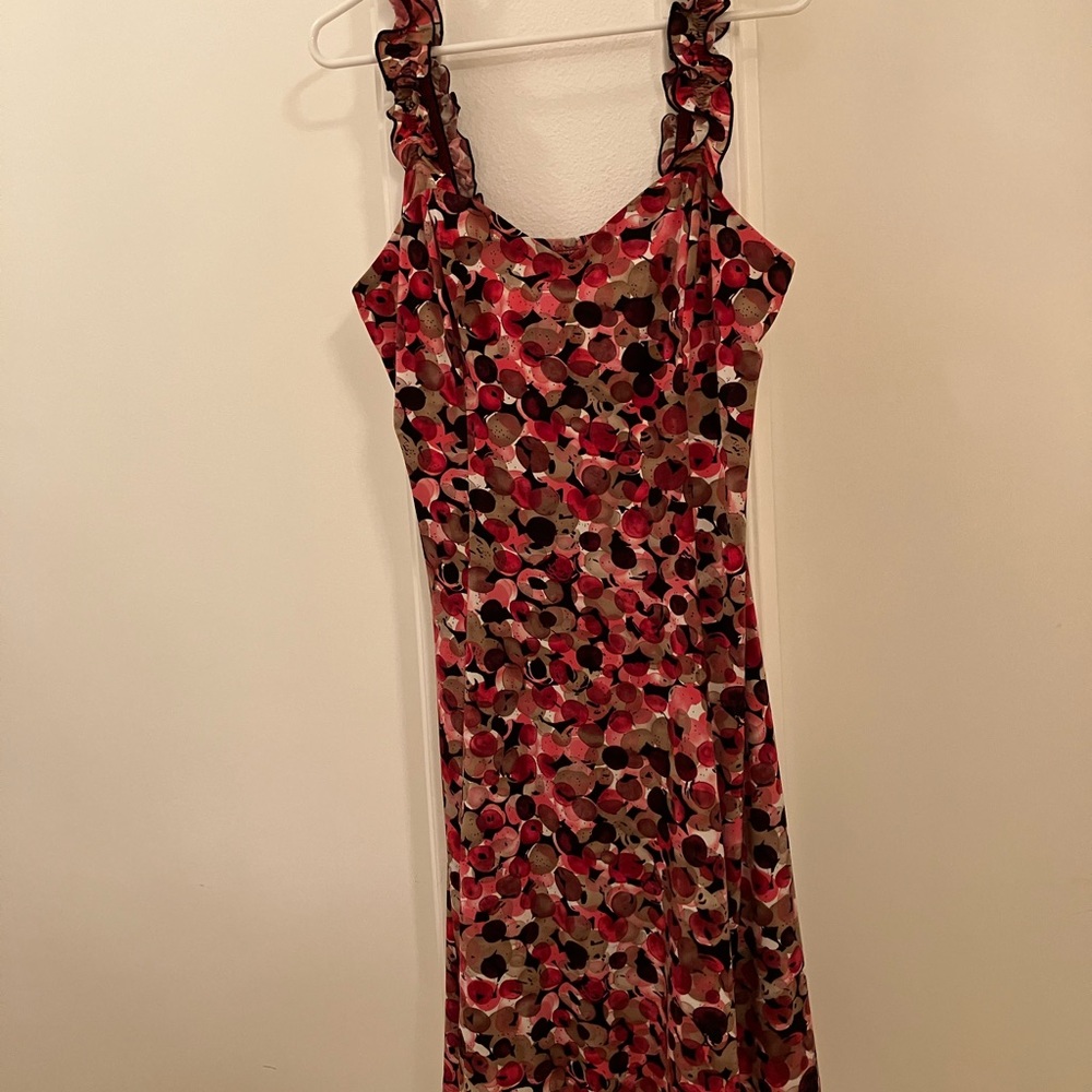 Women’s knee length dress, Mult colored.